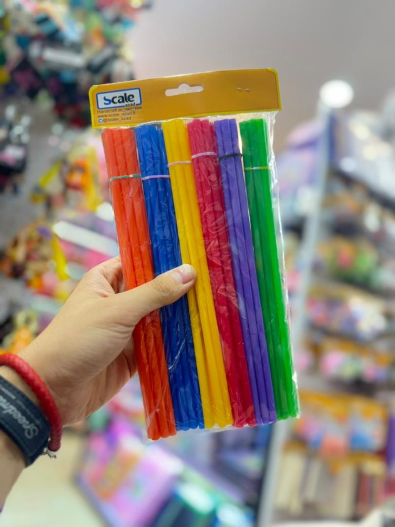 A pack of 60 straws