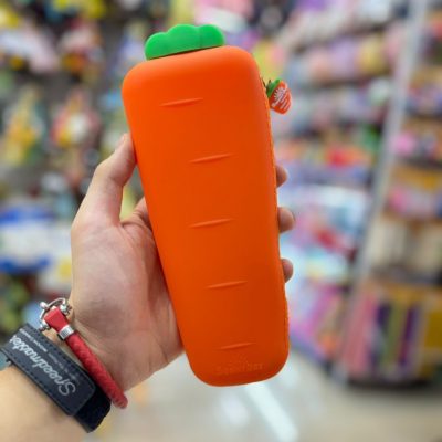 A silicone solid with a carrot design