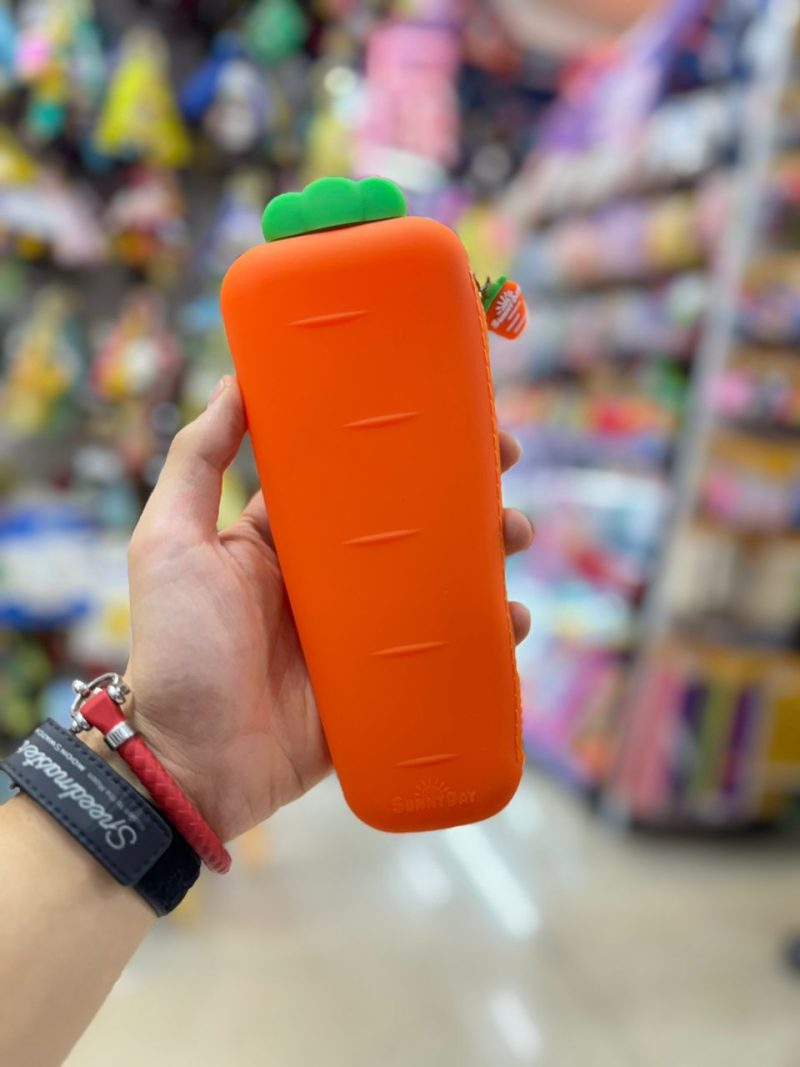 A silicone solid with a carrot design