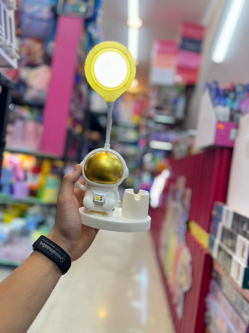 Astronaut design reading light4 خرید چراغ مطالعه فضانورد