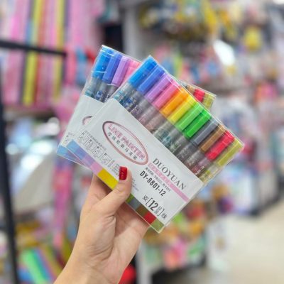 12 wreath coloring markers