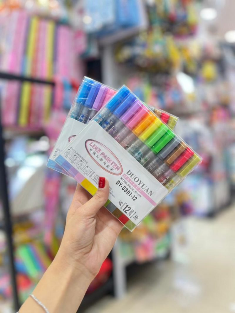 12 wreath coloring markers